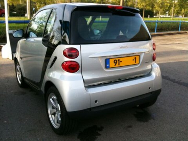Smart fortwo coupé MHD pure 45kW (2012)