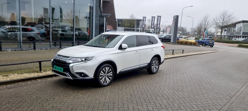 Mitsubishi Outlander 2.0 ClearTec Instyle 2WD (2019)