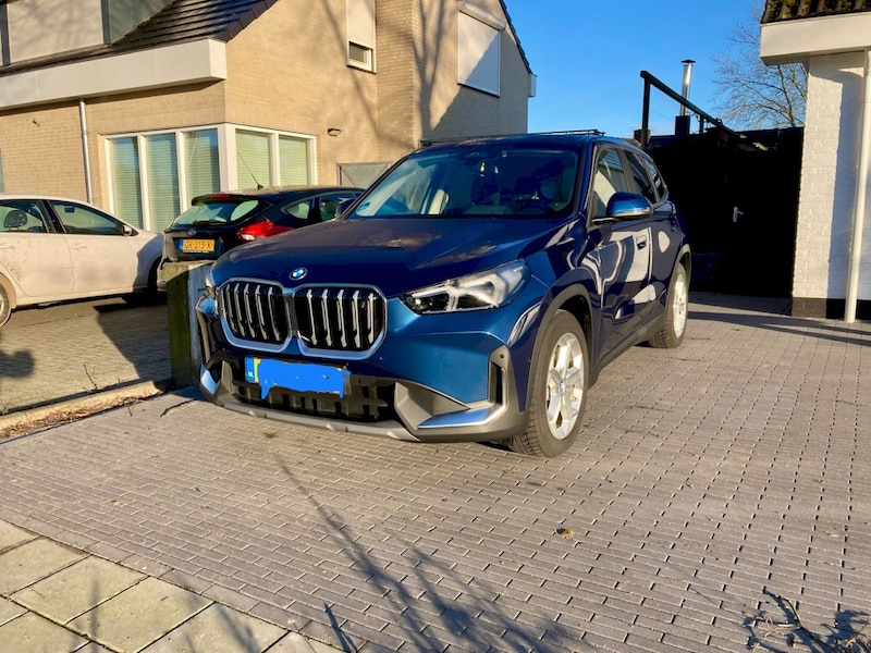 BMW iX1 xDrive30 (2023)