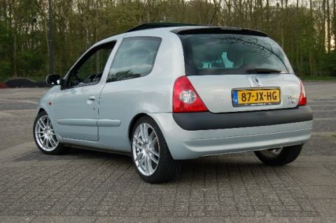 Renault Clio 1.6 16V Initiale (2002)