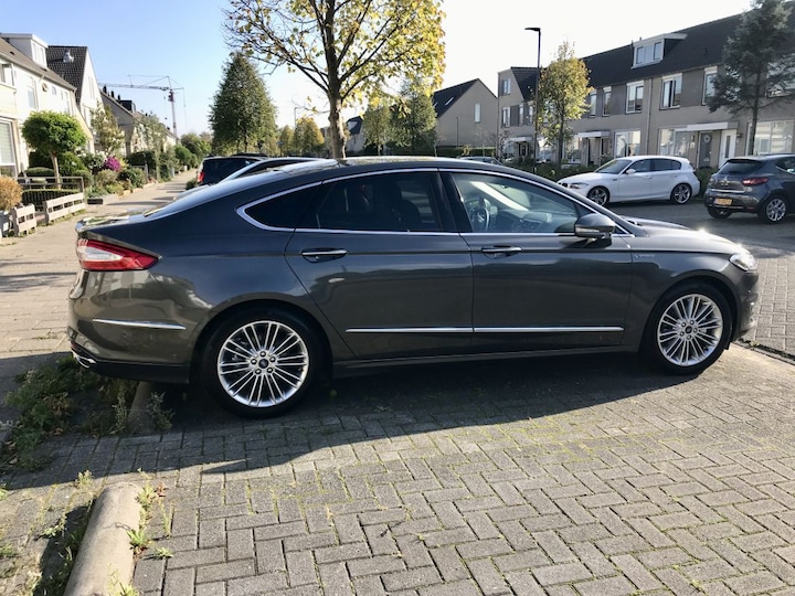 Ford Mondeo HEV Vignale (2018)