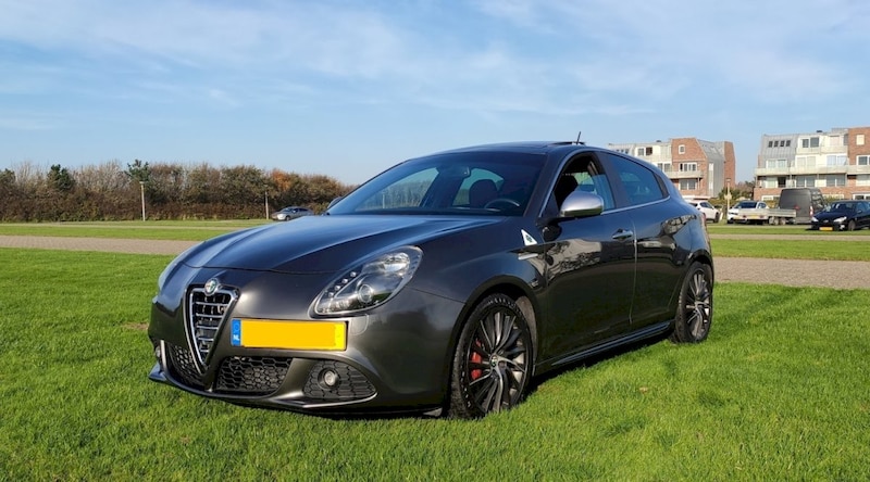 Alfa Romeo Giulietta 1.750 TBi Quadrifoglio Verde (2010)