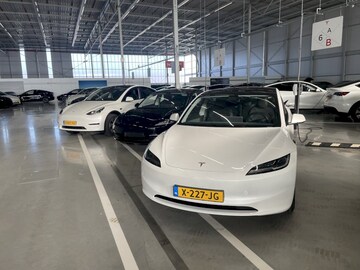 Tesla Model 3 (2023)