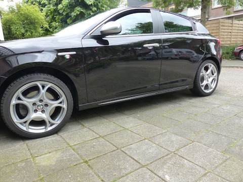 Alfa Romeo Giulietta 1.4 Turbo MultiAir Distinctive (2010)