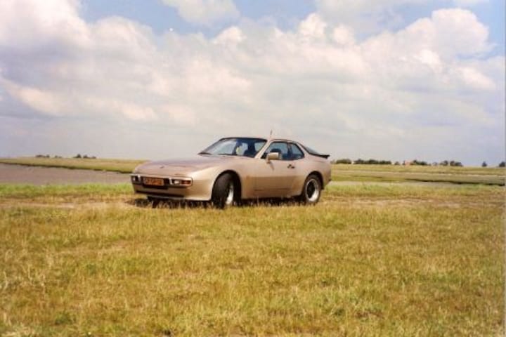 Porsche 944