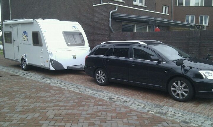 Toyota Avensis Wagon 2.2 D-4D D-CAT Linea Luna (2006)
