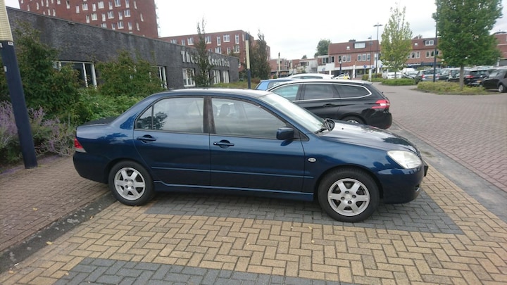 Mitsubishi Lancer 1.6 Comfort (2004)