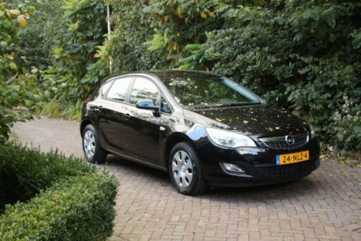 Opel Astra 1.4 Turbo 140pk Edition (2010)
