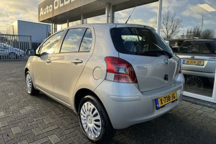 Daihatsu Charade used car (Toyota Yaris)