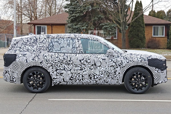 Spsyhots Ford SUV