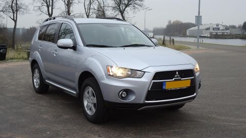 Mitsubishi Outlander 2.0 2WD Intro Edition (2010)