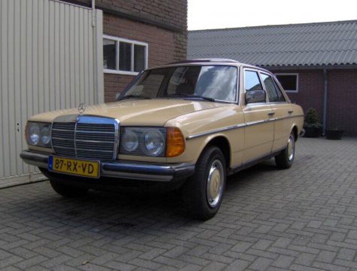 Mercedes-Benz 300 D