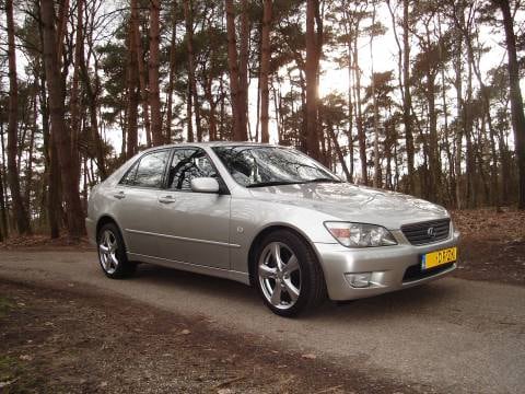 Lexus IS 200 (1999)