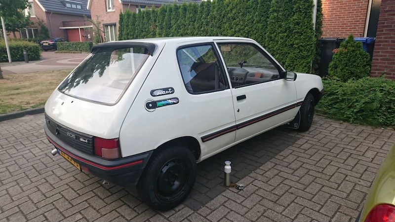 Peugeot 205 XE/Accent 1.1i (1991)