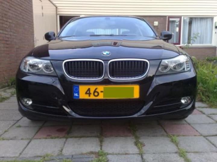 BMW 318i (2009)
