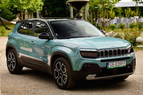 Jeep Avenger 1.2 e-Hybrid Summit
