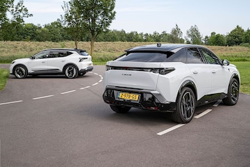 Peugeot e-3008 vs. Renault Scenic E-Tech