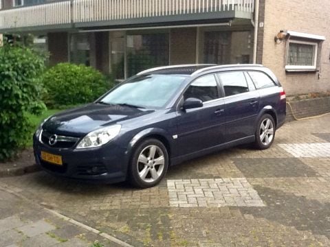 Opel Vectra Stationwagon 2.2-16V DGi Cosmo (2006)