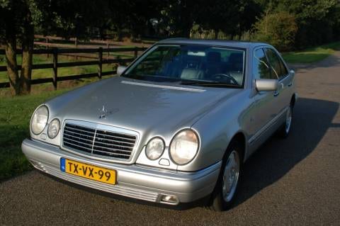 Mercedes-Benz E 300 Turbo Diesel Avantgarde (1998)