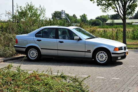 BMW 323i
