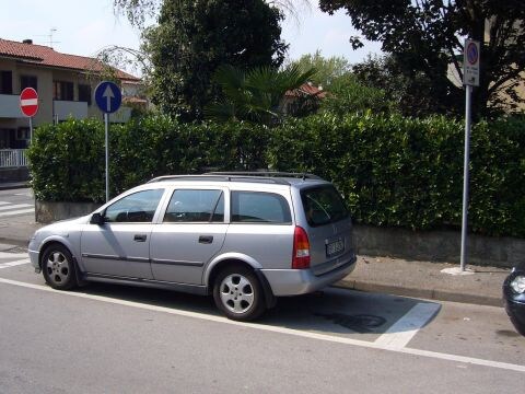 Opel Astra Stationwagon 1.6i-16V CDX (2000)