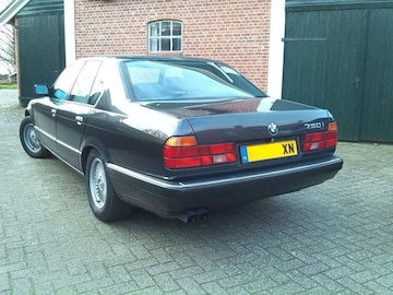 BMW 750i (1990)