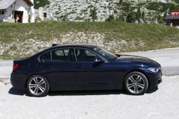 BMW 320i Executive (2013)