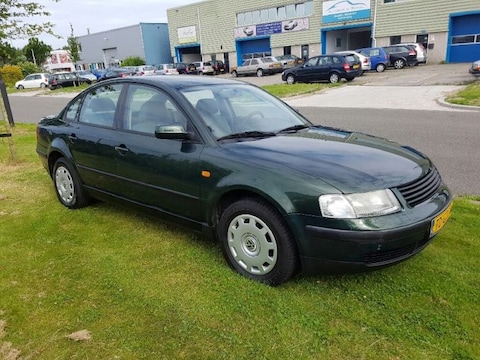 Volkswagen Passat 1.6 (1998)