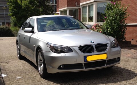 BMW 523i (2006)