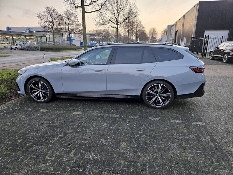 BMW i5 eDrive40 M Sport Edition Touring (2025)