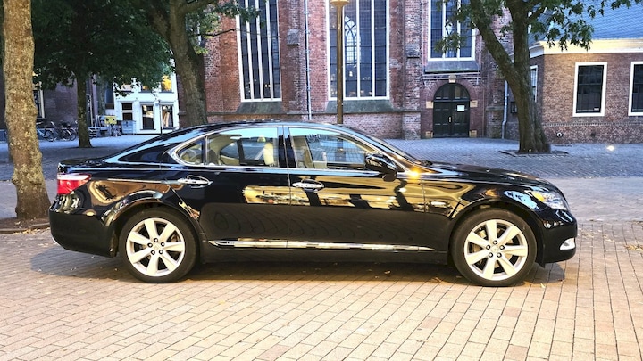 Lexus LS 600h President (2008)