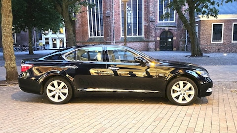 Lexus LS 600h President
