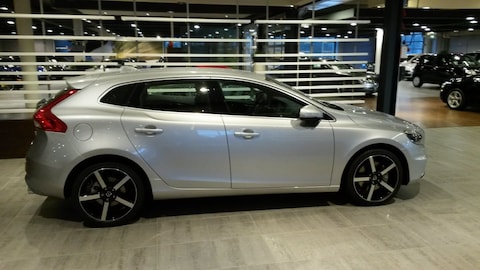 Volvo V40 D4 Business R-Design (2014)