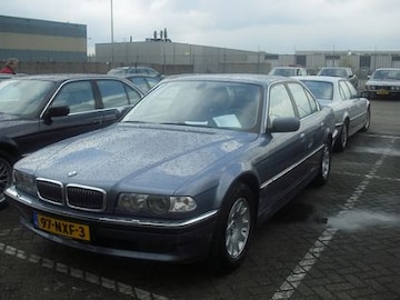 BMW 735i Executive (2000)