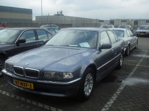 BMW 735i Executive (2000)