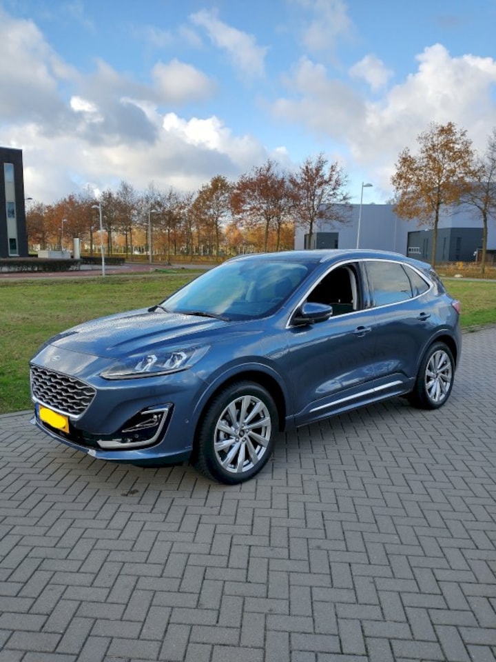 Ford Kuga 2.5 PHEV Vignale (2021)