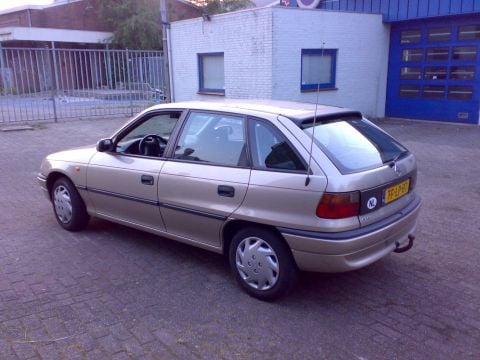 Opel Astra 1.6i GL (1998)
