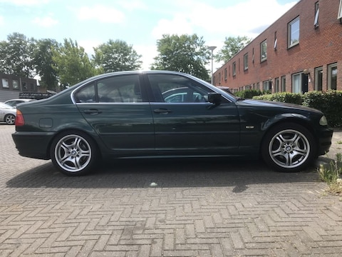 BMW 328i Executive (2000)