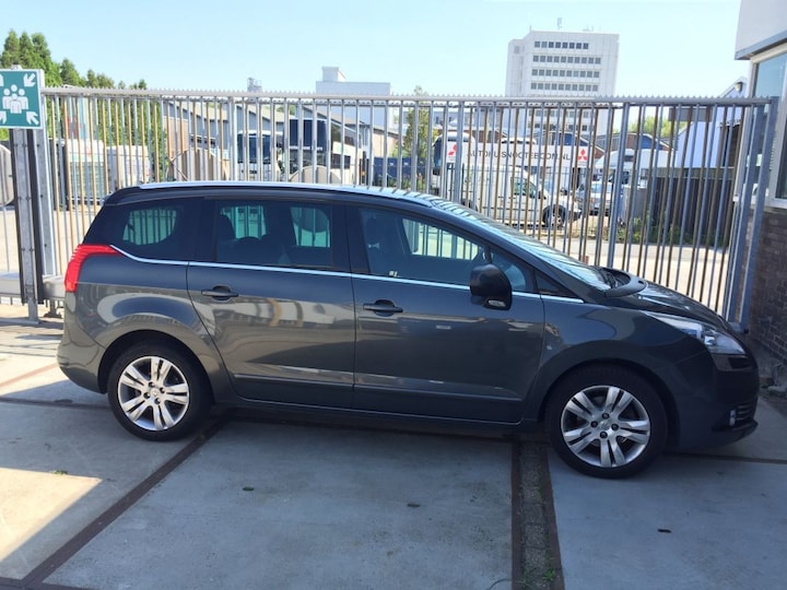 Peugeot 5008 Allure 1.6 THP 7P (2011)