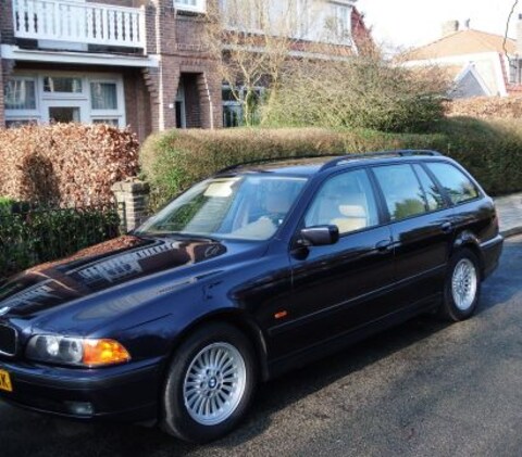 BMW 528i touring Executive (2000)