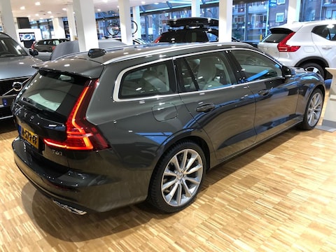 Volvo V60 T6 Recharge AWD Momentum Pro (2020)
