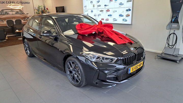BMW 120i (2023)