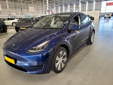 Tesla Model Y (2024)