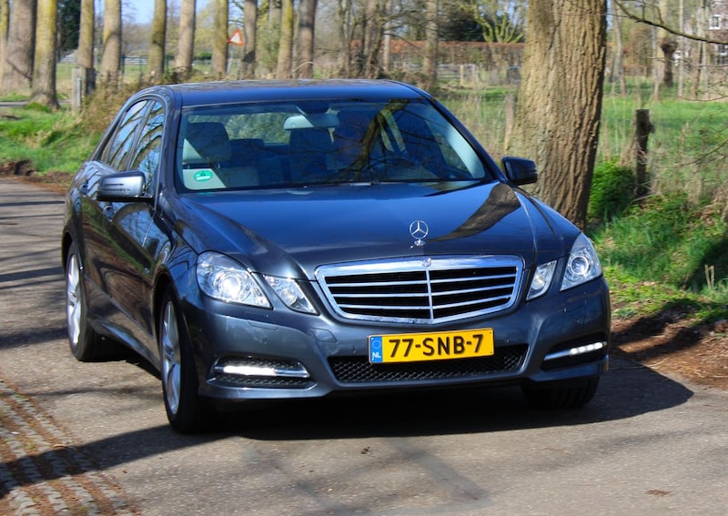 Mercedes-Benz E 250 CGI BlueEFFICIENCY Avantgarde (2010)