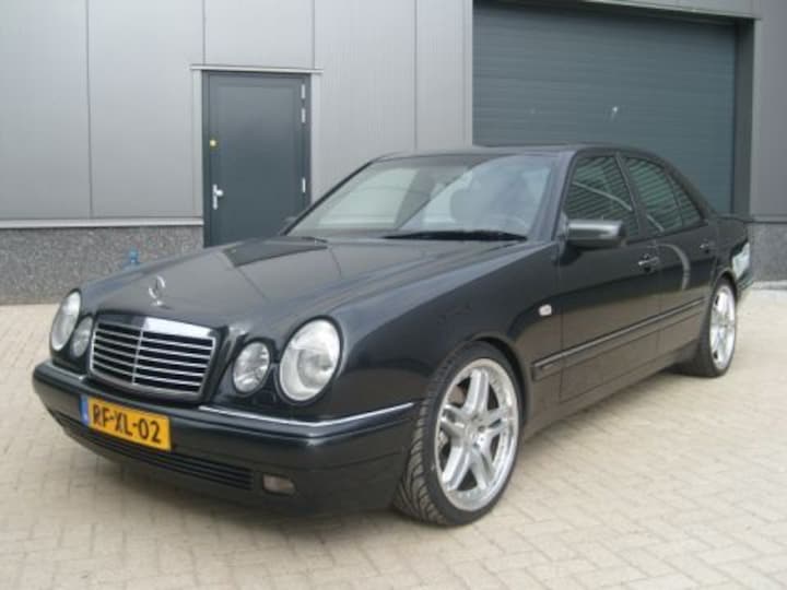 Mercedes-Benz E 420 Avantgarde (1997)