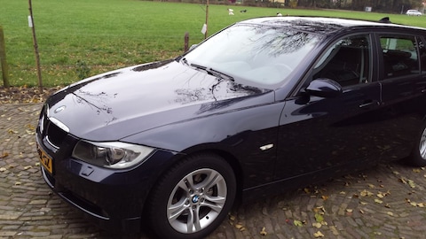 BMW 318i Touring High Executive