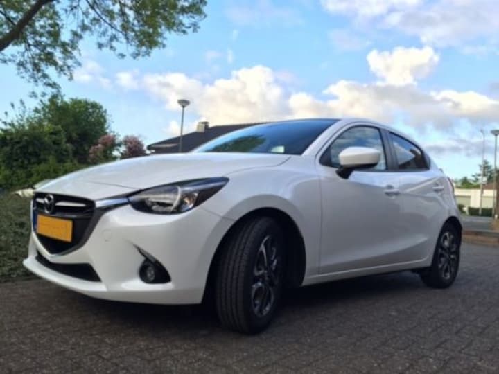 Mazda 2 SkyActiv-G 90 Skylease GT (2015)