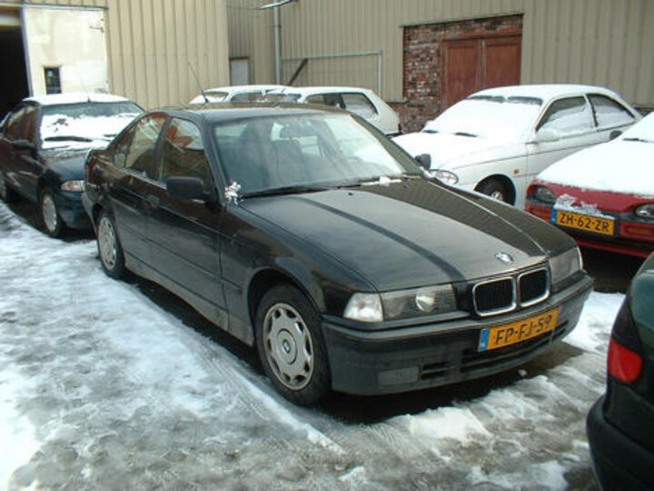 BMW 318i (1992)