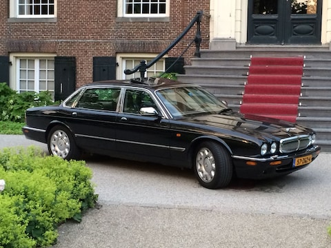 Daimler Super V8 LWB (2000)