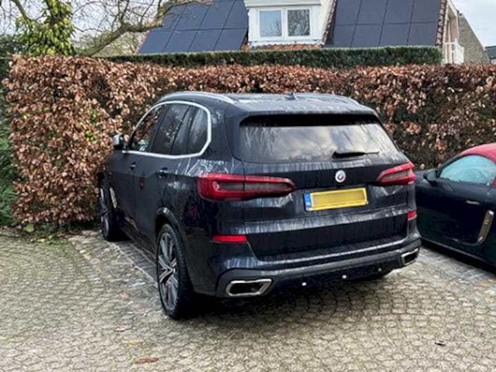 BMW X5 M50i (2023)